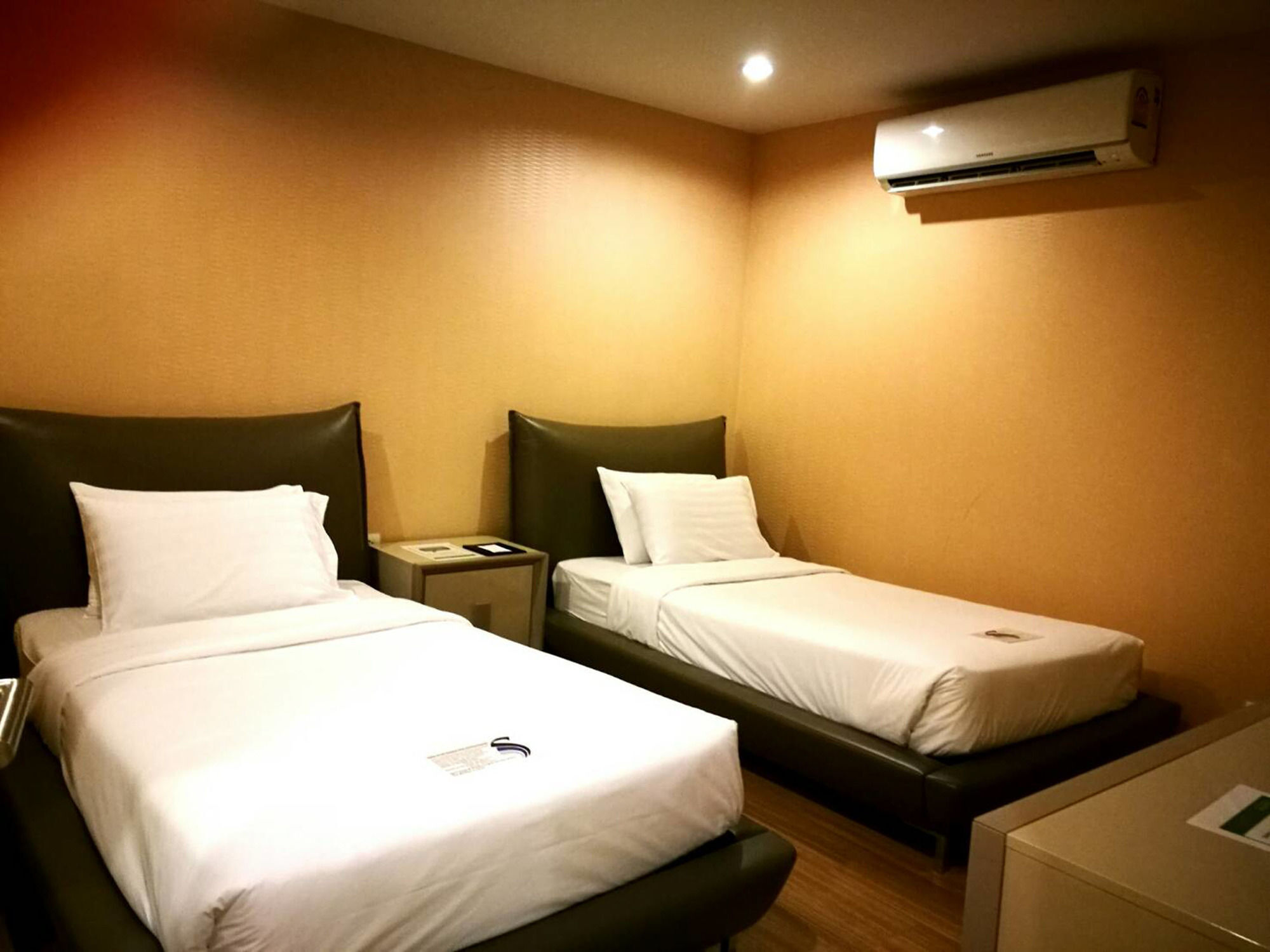 Icheck Inn Skyy Sukhumvit 1 Bangkok Luaran gambar